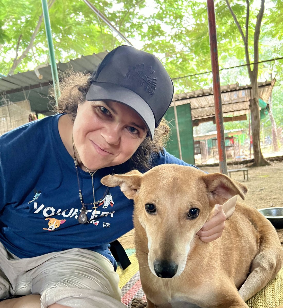 Dominique Herff im Tierschutz-Einsatz mit einem Rettungshund